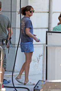 Dakota Johnson feet photo thumbnail