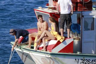 Dakota Johnson feet photo thumbnail