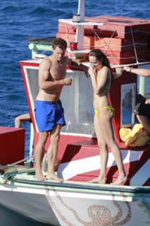 Dakota Johnson feet photo thumbnail