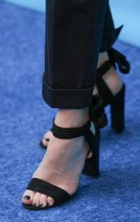 Dakota Johnson feet photo thumbnail