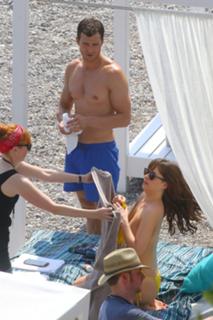 Dakota Johnson feet photo thumbnail