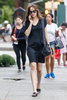 Dakota Johnson feet photo thumbnail