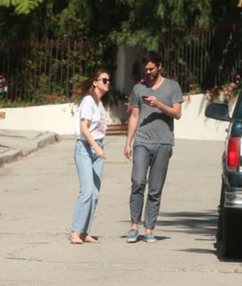 Dakota Johnson feet photo thumbnail