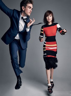 Dakota Johnson feet photo thumbnail