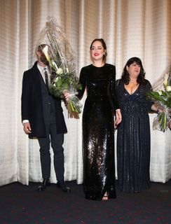Dakota Johnson feet photo thumbnail
