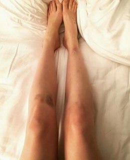 Dakota Johnson feet photo thumbnail