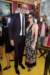 Dakota Johnson feet photo thumbnail