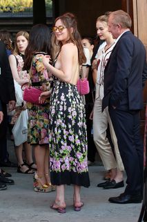 Dakota Johnson feet photo thumbnail