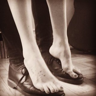 Dakota Johnson feet photo thumbnail