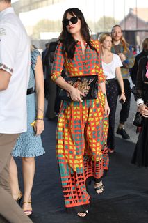 Dakota Johnson feet photo thumbnail