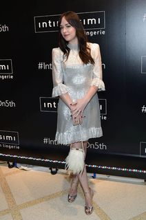 Dakota Johnson feet photo thumbnail