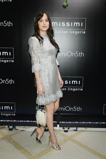 Dakota Johnson feet photo thumbnail
