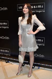 Dakota Johnson feet photo thumbnail