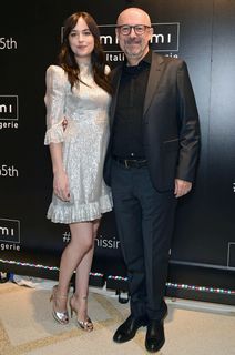 Dakota Johnson feet photo thumbnail