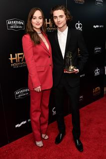 Dakota Johnson feet photo thumbnail