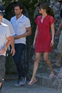 Dakota Johnson feet photo thumbnail