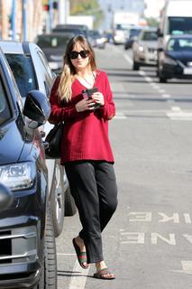 Dakota Johnson feet photo thumbnail