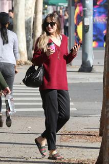Dakota Johnson feet photo thumbnail