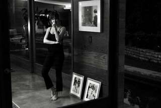 Dakota Johnson feet photo thumbnail