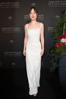 Dakota Johnson feet photo thumbnail
