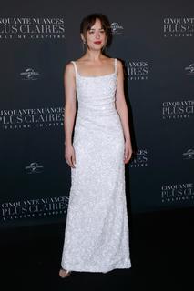 Dakota Johnson feet photo thumbnail