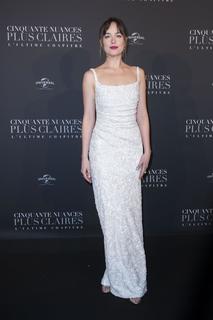 Dakota Johnson feet photo thumbnail