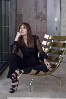 Dakota Johnson feet photo thumbnail