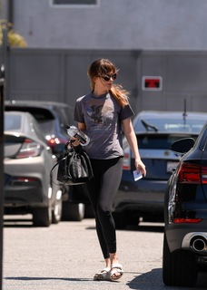 Dakota Johnson feet photo thumbnail