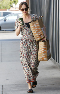 Dakota Johnson feet photo thumbnail