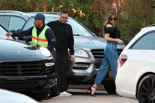 Dakota Johnson feet photo thumbnail