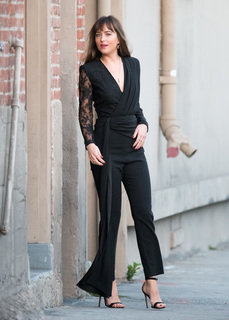 Dakota Johnson feet photo thumbnail