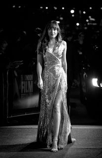 Dakota Johnson feet photo thumbnail