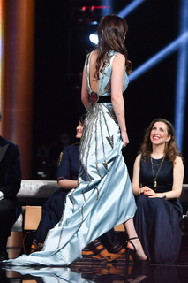 Dakota Johnson feet photo thumbnail