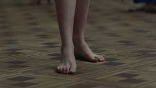 Dakota Johnson feet photo thumbnail