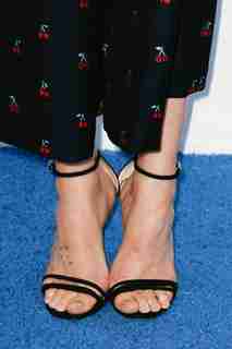 Dakota Johnson feet photo thumbnail