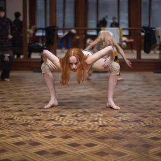 Dakota Johnson feet photo thumbnail