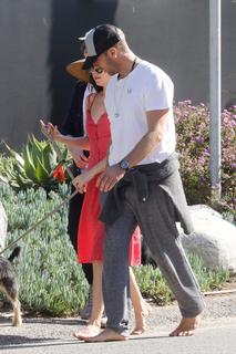 Dakota Johnson feet photo thumbnail