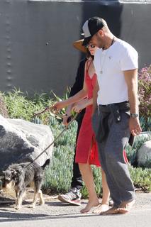 Dakota Johnson feet photo thumbnail
