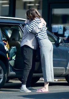 Dakota Johnson feet photo thumbnail
