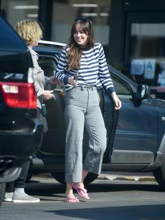 Dakota Johnson feet photo thumbnail