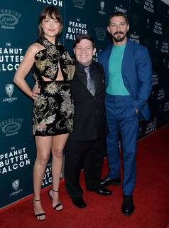 Dakota Johnson feet photo thumbnail