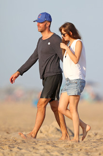 Dakota Johnson feet photo thumbnail