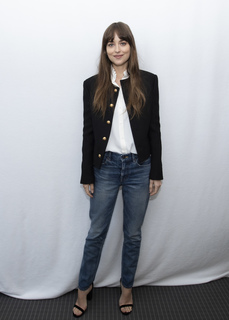 Dakota Johnson feet photo thumbnail