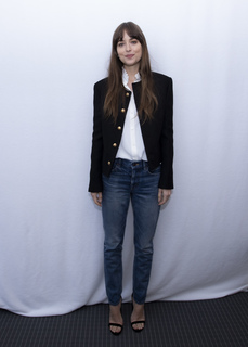 Dakota Johnson feet photo thumbnail