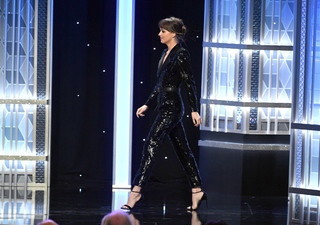 Dakota Johnson feet photo thumbnail