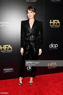 Dakota Johnson feet photo thumbnail