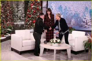 Dakota Johnson feet photo thumbnail
