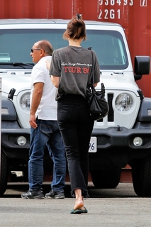 Dakota Johnson feet photo thumbnail
