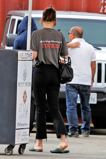 Dakota Johnson feet photo thumbnail