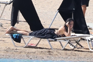 Dakota Johnson feet photo thumbnail